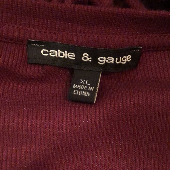 🍷Cable & Gauge Stunning burgundy ribbed knit long sleeved v-neck sweater - Picture 7 of 10